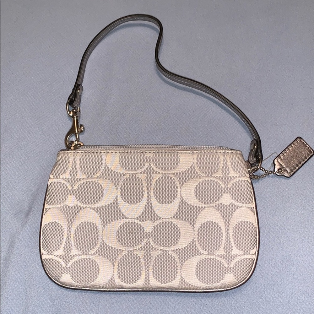 Coach wristlet - Picture 2 of 5